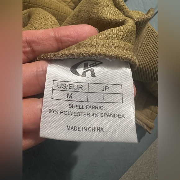 Men’s Pullover Hoodie - Size M - Picture 6 of 6